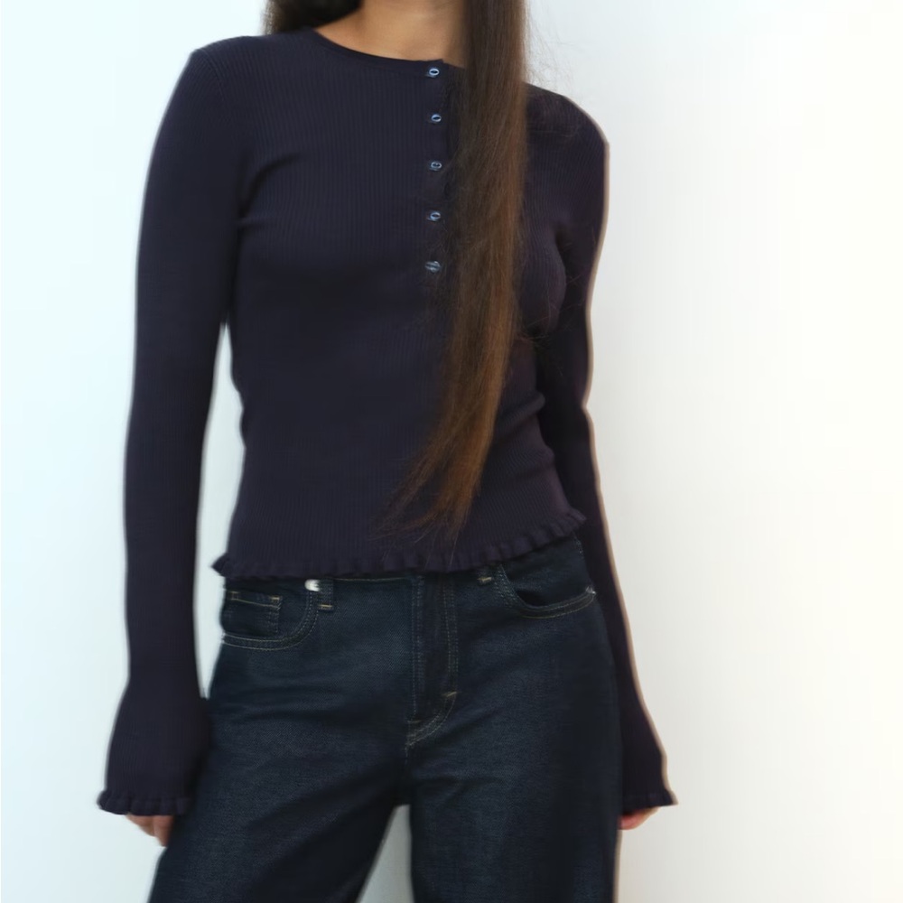 H & M Rib-Knit Top - Navy blue Ruffle Detail on Hem & Cuff Size M